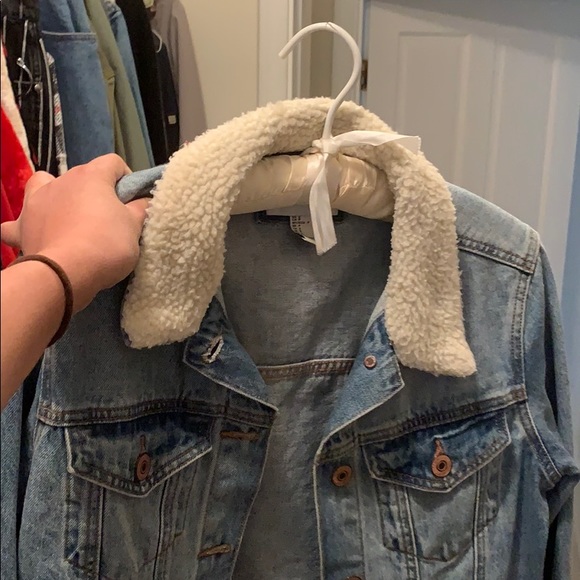 jeans jacket with faux fur - Picture 3 of 3